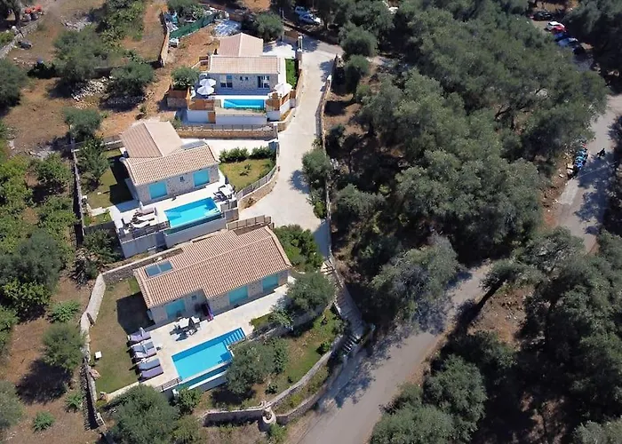 Di Pietra Iii Λιαπάδες